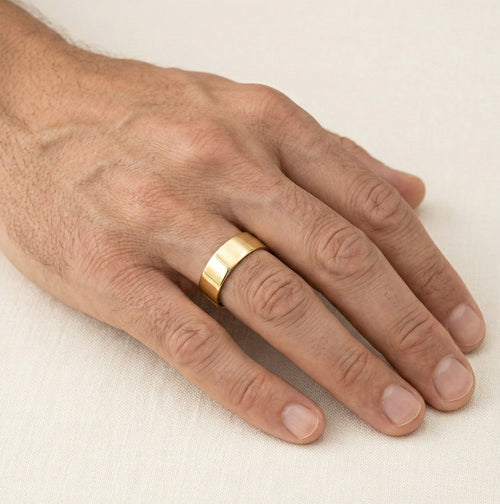 Silný snubní prsten ze žlutého zlata