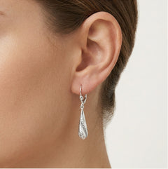 Carved dangling white gold drop earrings