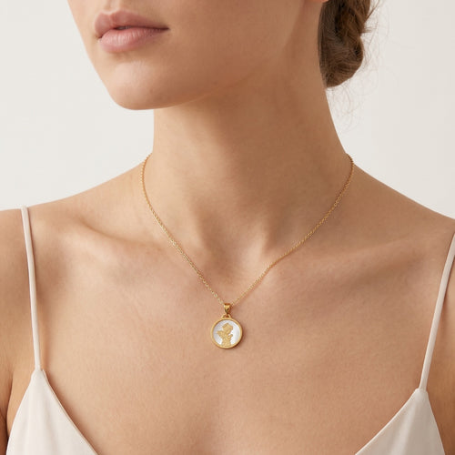 Přívěsek anděla ze žlutého zlata s perletí