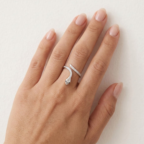 Anillo llamativo de serpiente