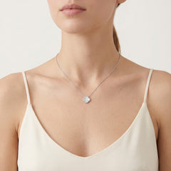 Collar de trébol con perla en plata de ley