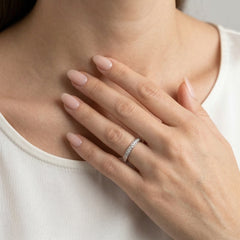 Einreihiger Diamantring aus Weißgold