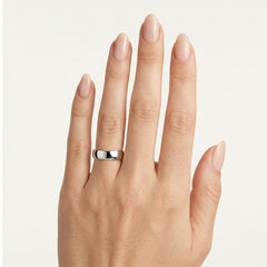 Anillo de boda elegante de oro blanco