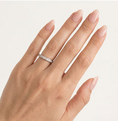 Snubní prsten z bílého zlata se sadou hrotů