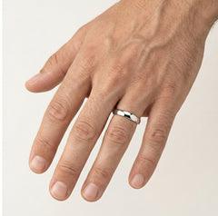 Alliance fine classique en or blanc