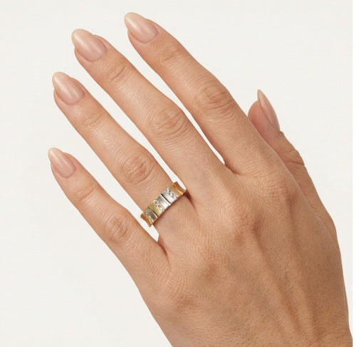 Anillos de oro amarillo y blanco mitad y mitad