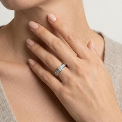 Dvouřadý solitér z bílého zlata