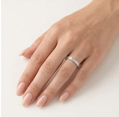 Petite bague de mariage en or blanc