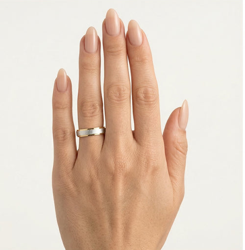 Anillo de boda de oro amarillo pulido y oro blanco mate