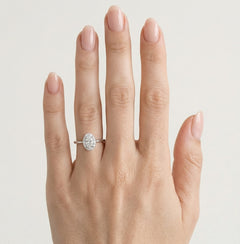 Bague en or blanc avec zircon cubique taille ovale