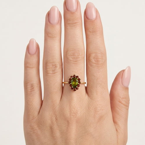 Verzaubernder-Harmonie-Ring mit gefassten Edelstein-Kaskaden