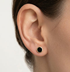 Pendientes unisex de oro amarillo con ónix negro