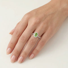 Royal white gold diamond ring with emerald