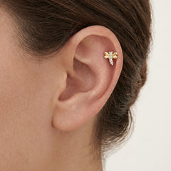 Stylový piercing ze žlutého zlata s designem vážky