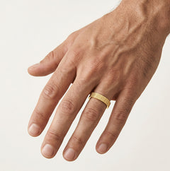 Elegantní snubní prsten ze žlutého zlata