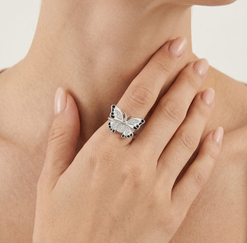 Stříbrný smaltovaný prsten s motivem motýla