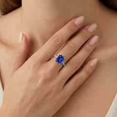 Ring aus Sterlingsilber mit smaragdgeschliffenem Saphir