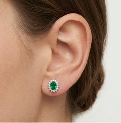 Stříbrné náušnice se smaragdovou svatozáří