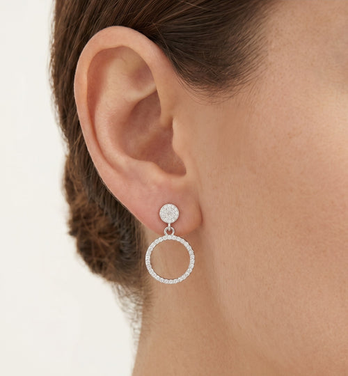 Pendientes de plata tipo stud con círculo colgante de circonita