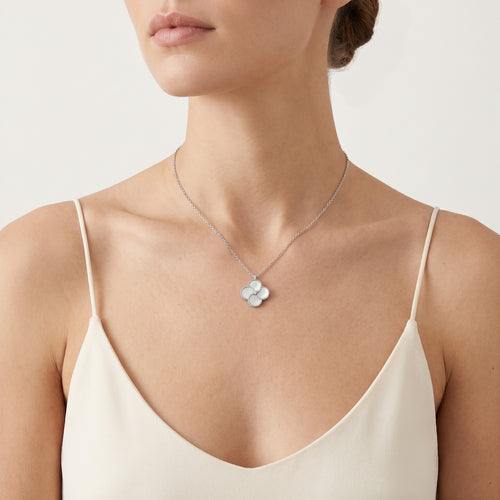 Collar de trébol de plata de ley con perla