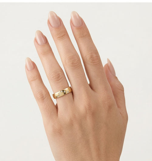 Timeless yellow gold wedding ring
