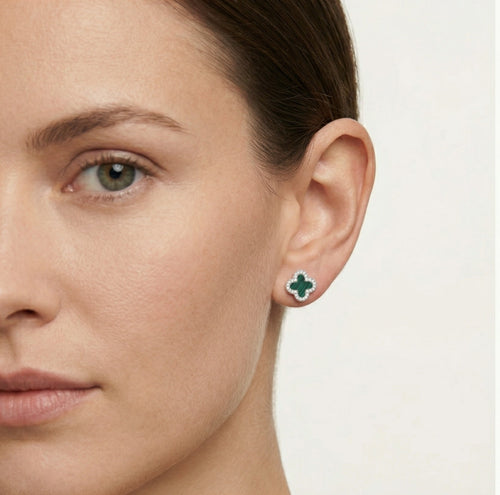 Pendientes de botón de trébol de plata de ley con ágata verde