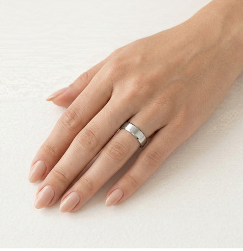 Stylový snubní prsten z bílého zlata