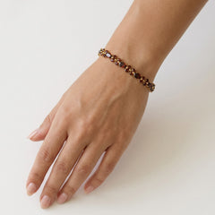 Pulsera elegante de granate con gemas talladas en ovalado y redondo