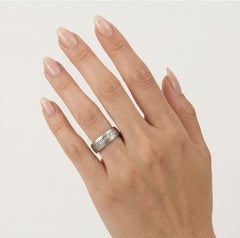 Anillo de boda ancho de platino con acabado mate