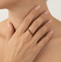 Eleganter Damenring aus Gold mit Granat