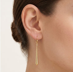 Aretes colgantes de gotas alargadas de oro