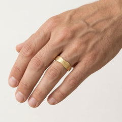 Unique round design mEinzigartiger, rund gestalteter, matter Gold-Eheringatte gold wedding ring