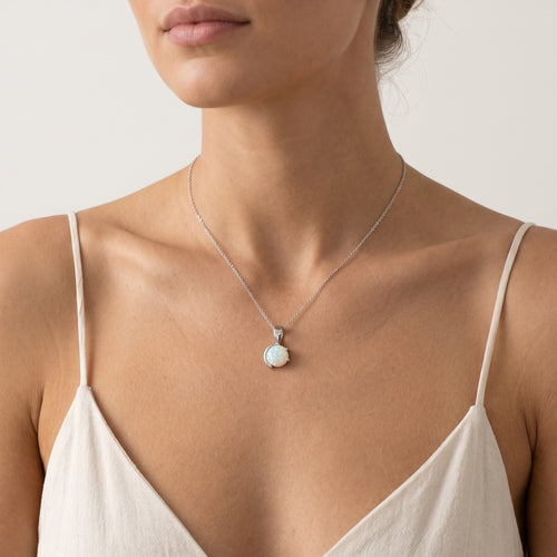 Pendentif solitaire en opale unique pour femme