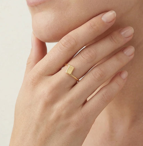 Yellow gold volt ring