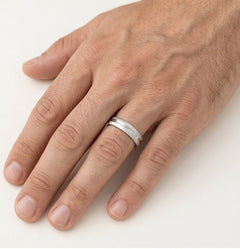 Anillo clásico de boda en oro blanco