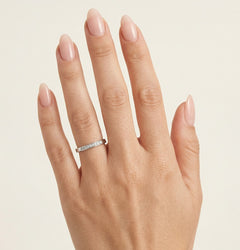 Anillo fino de boda de oro blanco con o sin piedras