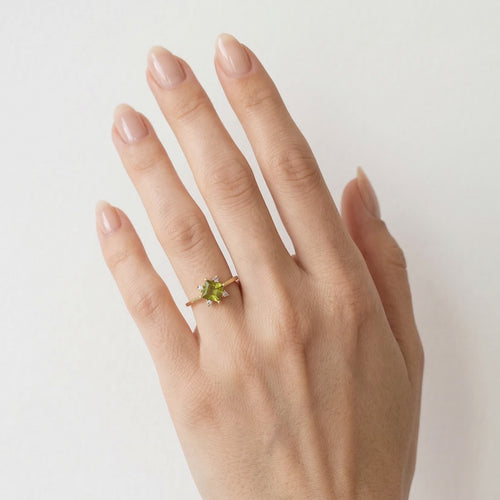 Bague femme avec pierre précieuse taille princesse