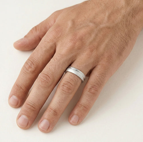 Bagues en or blanc mat avec ou sans cœur