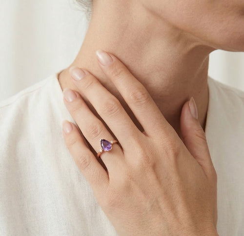 Prsten z růžového zlata s ametystem a diamanty