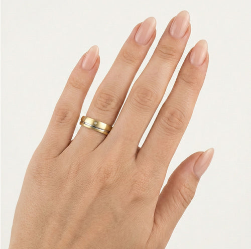 Elegantní dvoubarevný snubní prsten