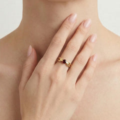 Elegant round garnet gold ring