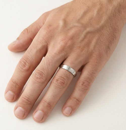 Anillo de boda redondo con acabado mate