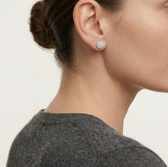 Náušnice z bílého zlata s diamanty, zářivý styl