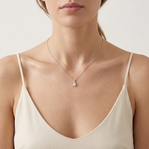 White gold necklace with drop pendant