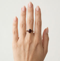 Yellow gold ring with oval and round garnet