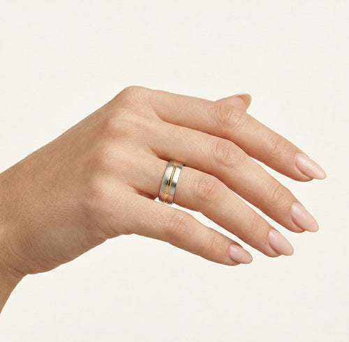 Silný snubní prsten ze žlutého a bílého zlata