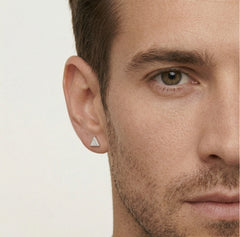 Pendientes triangulares de oro blanco con diamantes