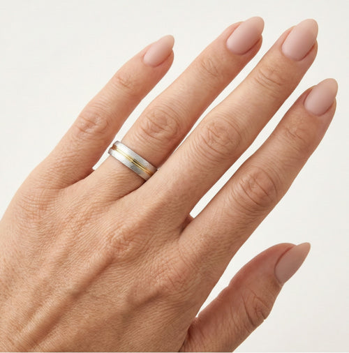 Anillo de boda grueso en oro blanco y amarillo