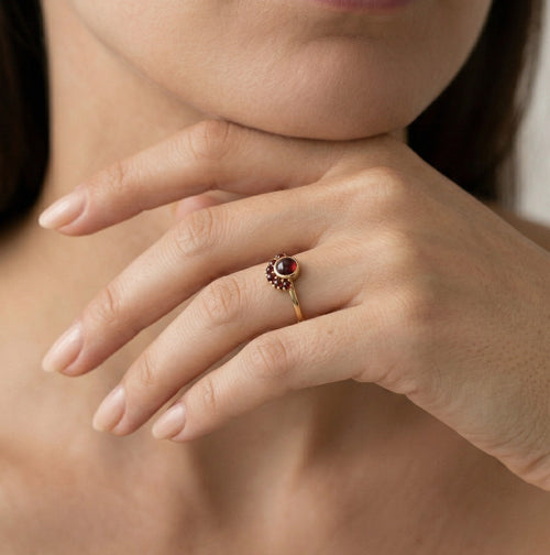 Special design garnet gold ring