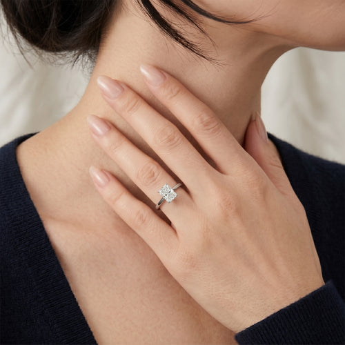 Solitérní prsten s radiant brusem diamantu